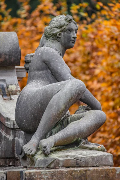 Statue Sensual Roman Renaissance Era Woman Bathing Potsdam Germany — Stock Photo, Image