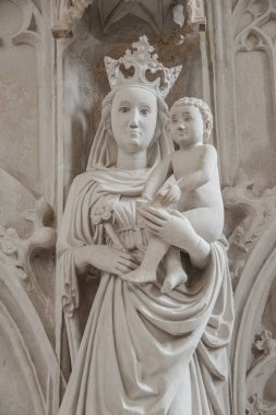 Maria ve Chris ellerini, Magdeburg, Almanya bir bebek olarak antik heykel