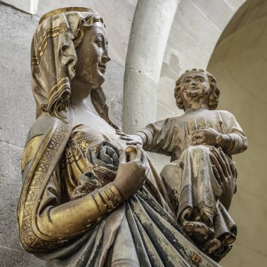 Maria ve Chris ellerini, Magdeburg, Almanya bir bebek olarak antik heykel