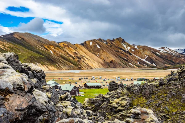 Wunderschöne Bunte Vulkanische Berge Landmannalaugar Und Campingplatz Island Erdbildung — Stockfoto