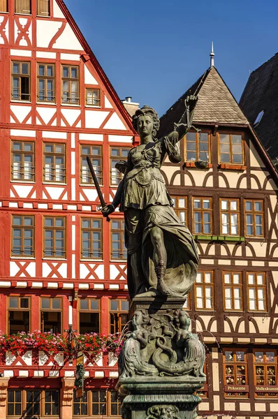 Statue Judge Woman Scales Sword Old Traditional Wooden Made Houses — Stock Photo, Image