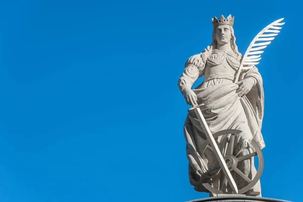 Katharinenstatue Mit Schreibvogelfeder Schwert Und Wagenrad Alten Portal Magdeburg — Stockfoto