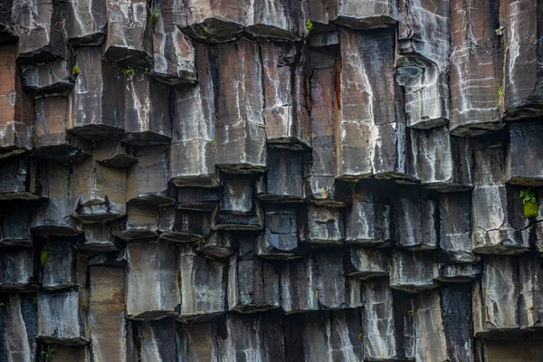 Черные Базальтовые Колонны Знаменитого Водопада Свартифосс Юге Исландии — стоковое фото