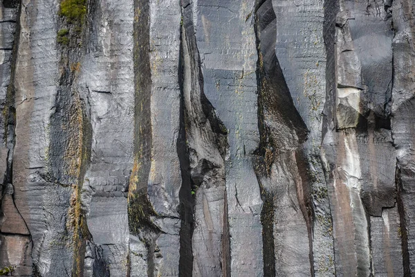 Черные Базальтовые Колонны Знаменитого Водопада Свартифосс Юге Исландии — стоковое фото