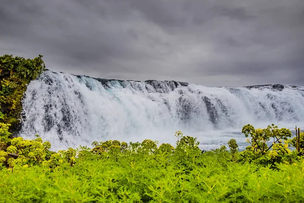 宽阔和野生的法克斯福斯瀑布在冰岛东南部 靠近雷克雅未克 — 图库照片