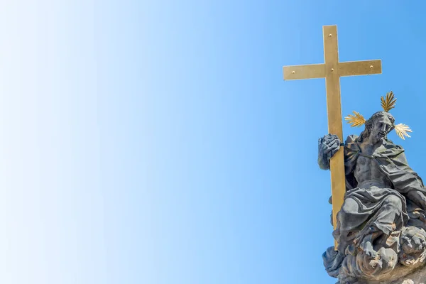 列圣洁三位一体 图圣与十字架 布拉格 捷克共和国蓝色梯度天空 — 图库照片