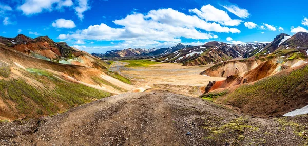 Όμορφη πολύχρωμα ηφαιστειακά βουνά Landmannalaugar ως καθαρή wi — Φωτογραφία Αρχείου