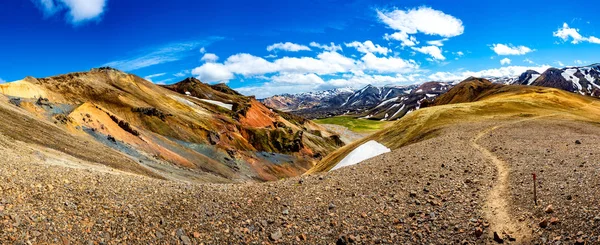 美丽多彩的火山山脉兰德曼纳劳加作为纯净的 wi — 图库照片