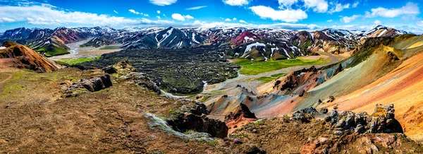 Güzel renkli volkanik dağlar Landmannalaugar saf kablosuz olarak — Stok fotoğraf