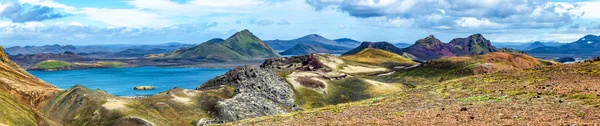 Krásné barevné sopečné hory Landmannalaugar jako čistě wi — Stock fotografie