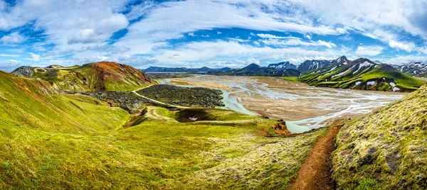 Piękne kolorowe góry wulkaniczne Landmannalaugar jako czysty wi — Zdjęcie stockowe