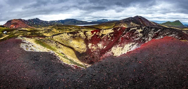 Belles montagnes volcaniques colorées Landmannalaugar comme pur wi — Photo