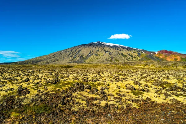 冰岛五颜六色的野生火山峰和冰岛 — 图库照片