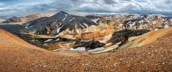 Güzel renkli volkanik dağlar Landmannalaugar saf kablosuz olarak — Stok fotoğraf