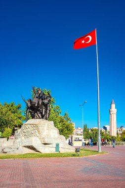 Ulusal yükseliş anıt ve Repub camide eski kule