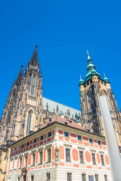 Nádherné katedrály svatého Víta v Praze, Česká republika — Stock fotografie