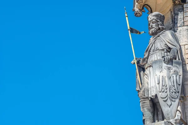 Oud standbeeld van ridder op de Sint-Vituskathedraal te Praag, Cze — Stockfoto