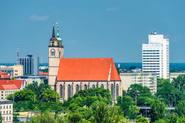 Johannis Kilisesi ve Magdeburg yeni kasaba panoramik kuş görünümü