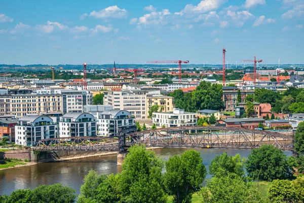 Elbe nehrinin panoramik kuş görünümü, eski ve yeni kasaba, MA 'da Parklar — Stok fotoğraf