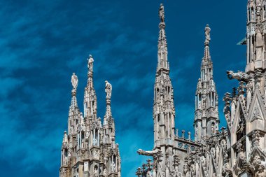 Muhteşem Milano Katedrali görünümü, Milano, Italya, yaz ti