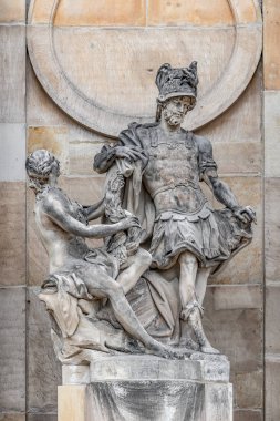 Bol ve Roma boynuz ile güzel çıplak kadın heykeli çok