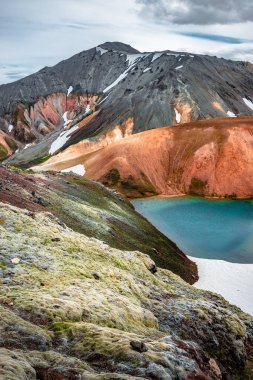 Güzel renkli volkanik Dağları Landmannalaugar ve yeşil 