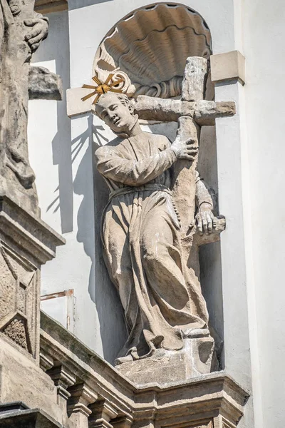 Esculturas de fachada decorativas na igreja jesuíta de Santo Inácio de — Fotografia de Stock