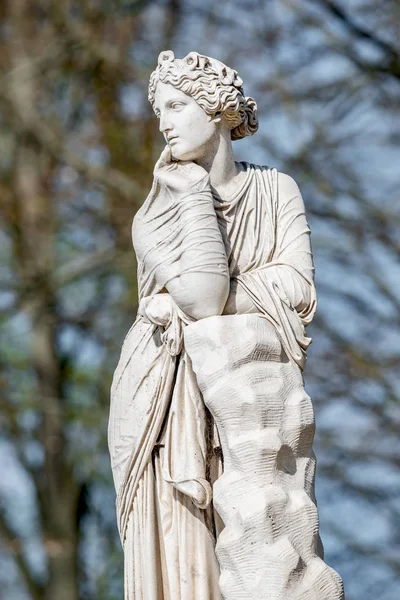 Ancient statue covered with moss and lichen of a sensual renaiss — Stock Photo, Image