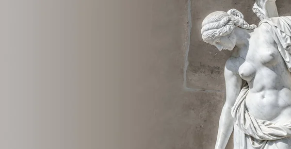 Ősi szobor egy érzéki meztelen reneszánsz korszak nő — Stock Fotó