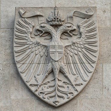 Ana c cephesinde dekorasyon elemanları olarak Heraldic Arması