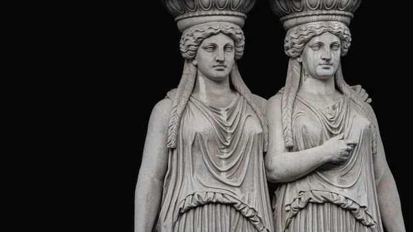 Staty av två sensuell romersk renässans era kvinnor i riksdagen — Stockfoto