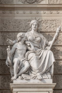 Europa eski sembolik heykeli, meşale ve y ile güçlü bir kadın
