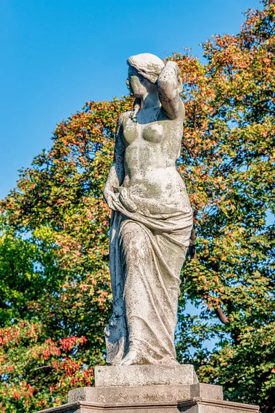 Estatua de la sensual mujer desnuda de la época renacentista en Viena central — Foto de Stock