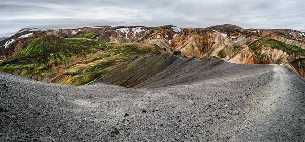 Vista panorámica de las coloridas montañas volcánicas de riolita Landmanna —  Fotos de Stock