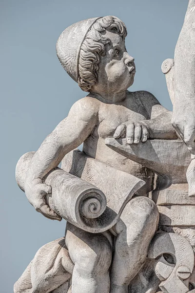 Sculpture of engineer and his scholar on Zoll Bridge in Magdebur — Stock Photo, Image