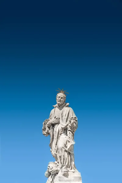 Sculptures à l'église jésuite de Saint Ignace de Loyola à Charles — Photo