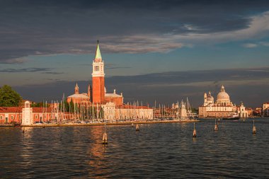 San Giorgio Maggiore Güzel Kilisesi ve S onun Çan Kulesi