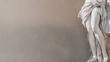 Antik şehvetli yarı çıplak Rönesans Dönemi kadın heykeli ile 