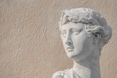 Po antik şehvetli yarı çıplak Rönesans Dönemi kadın heykeli