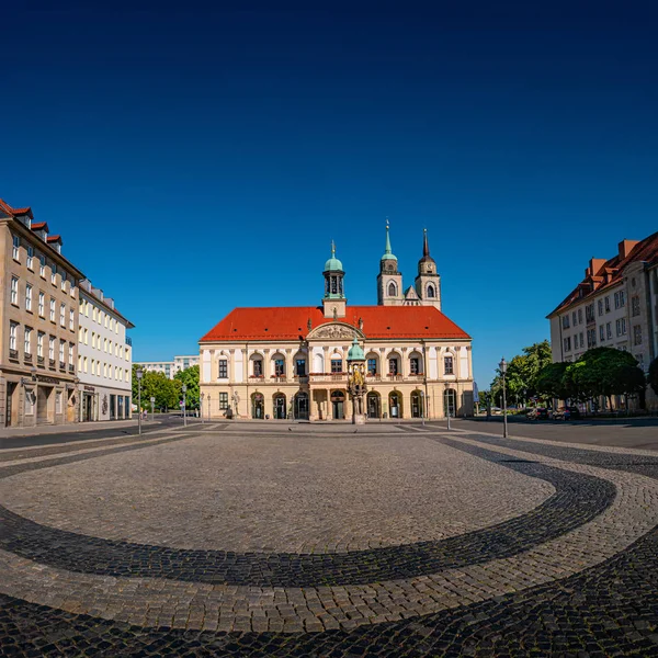 Belediye Binası'nda panoramik manzara (Rathaus), Altın Binicilik heykeli — Stok fotoğraf