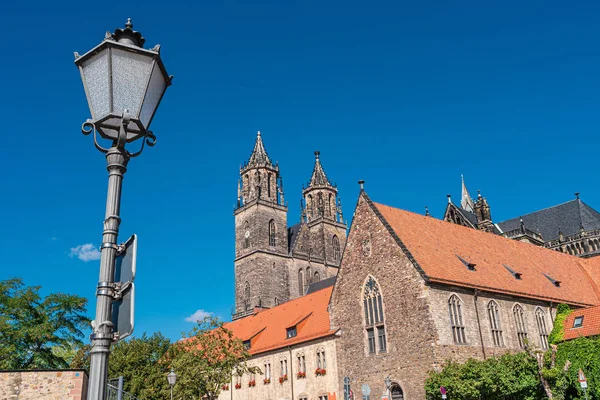 Velkolepá katedrála Magdeburgu na jaře v Magdeburgu, Germa — Stock fotografie