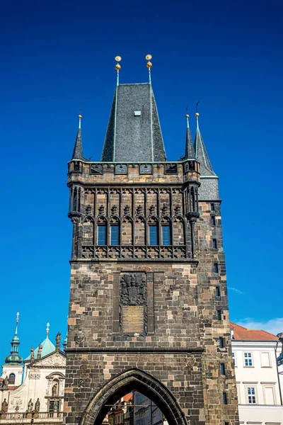 プラハの旧市街カレルブリッジタワーゲートウェイ, チェコ — ストック写真
