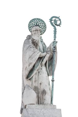 San Kilisesi 'nin çatısında sahtekar ve nimbüslü kutsal rahip. 