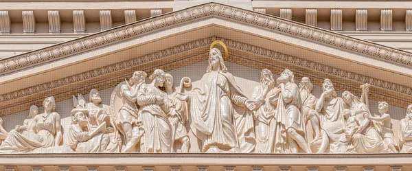 Панорамный Вид Барельефных Скульптур Библейской Сцены Главном Фасаде Церкви Святого — стоковое фото