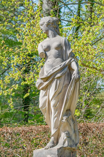 Ancient Decayed Statue Sensual Renaissance Era Woman Central City Park — Stock Photo, Image