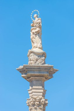 Çek Cumhuriyeti Prag 'da hıyarcıklı veba salgınları için Hradcanske Meydanı' nda Marian Sütunu veya Kutsal Üçleme