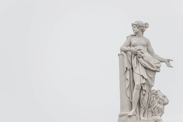 Oud Dak Standbeeld Van Een Renaissance Tijdperk Vrouw Filosoof Dichter Stockafbeelding