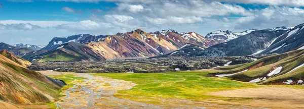 パノラマのような真のアイスランドの風景カラフルな虹火山の風景Landmannalaugar山 谷と青い空で有名なLaugavegurハイキングコース アイスランド — ストック写真