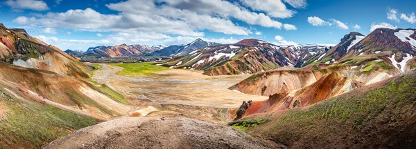 Panoramiczny Widok Prawdziwego Islandzkiego Krajobrazu Kolorowe Tęczowe Wulkaniczne Góry Landmannalaugar — Zdjęcie stockowe