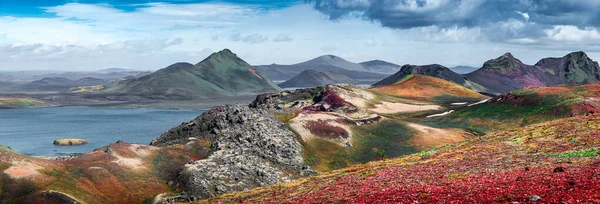 Panoramiczny Widok Kolorowe Tęczowe Wulkaniczne Góry Landmannalaugar Wulkany Pola Lawy — Zdjęcie stockowe